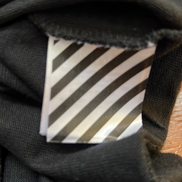 OFF-WHITE Othelo's Wolf Tee in Black All Over - Picture 8 of 10